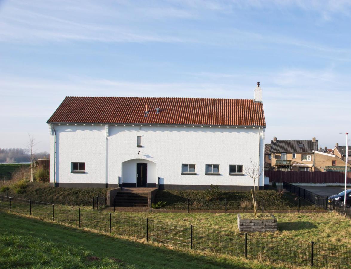 B&B Pompgebouw Aan De Rijn Tolkamer Esterno foto