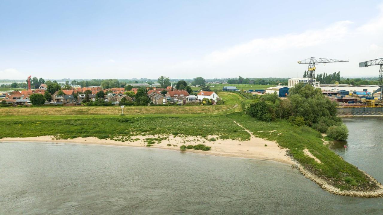 B&B Pompgebouw Aan De Rijn Tolkamer Esterno foto