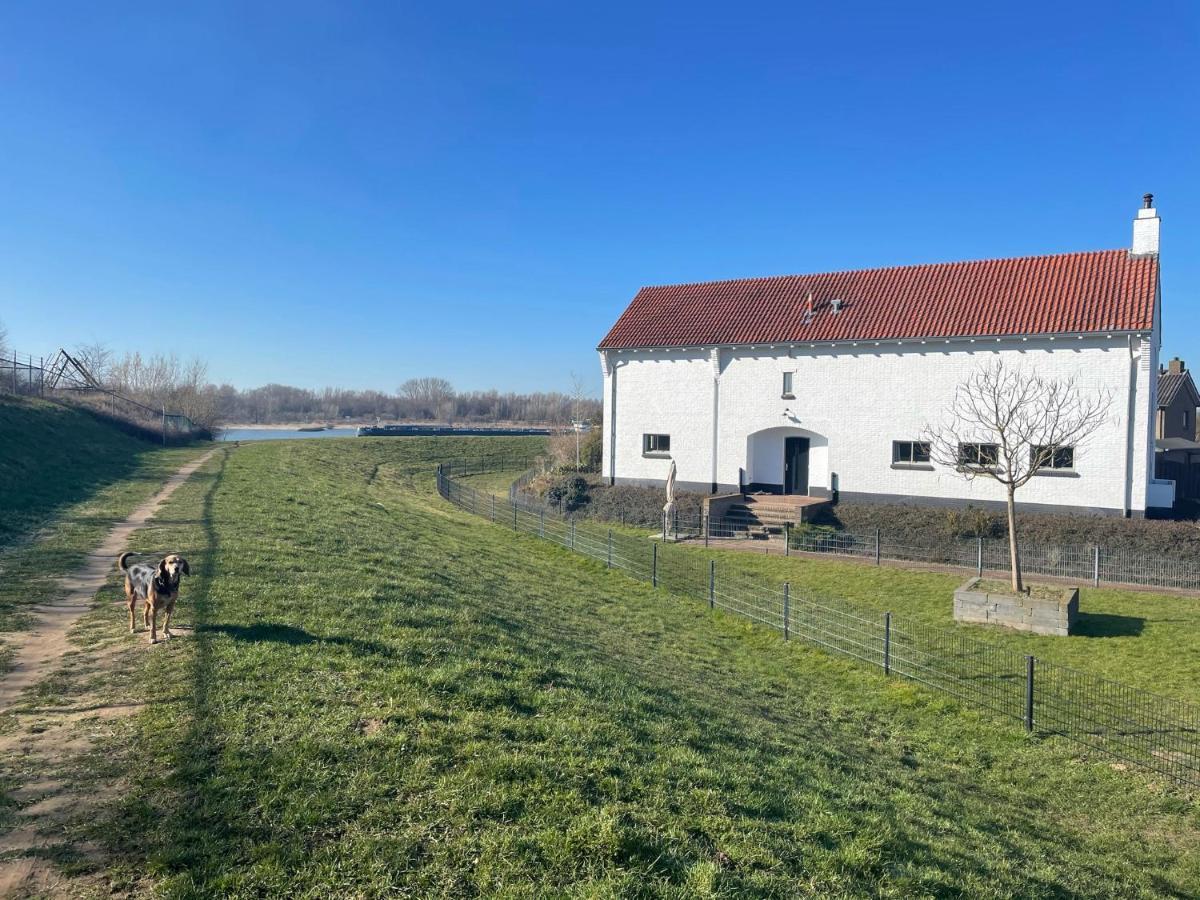 B&B Pompgebouw Aan De Rijn Tolkamer Esterno foto