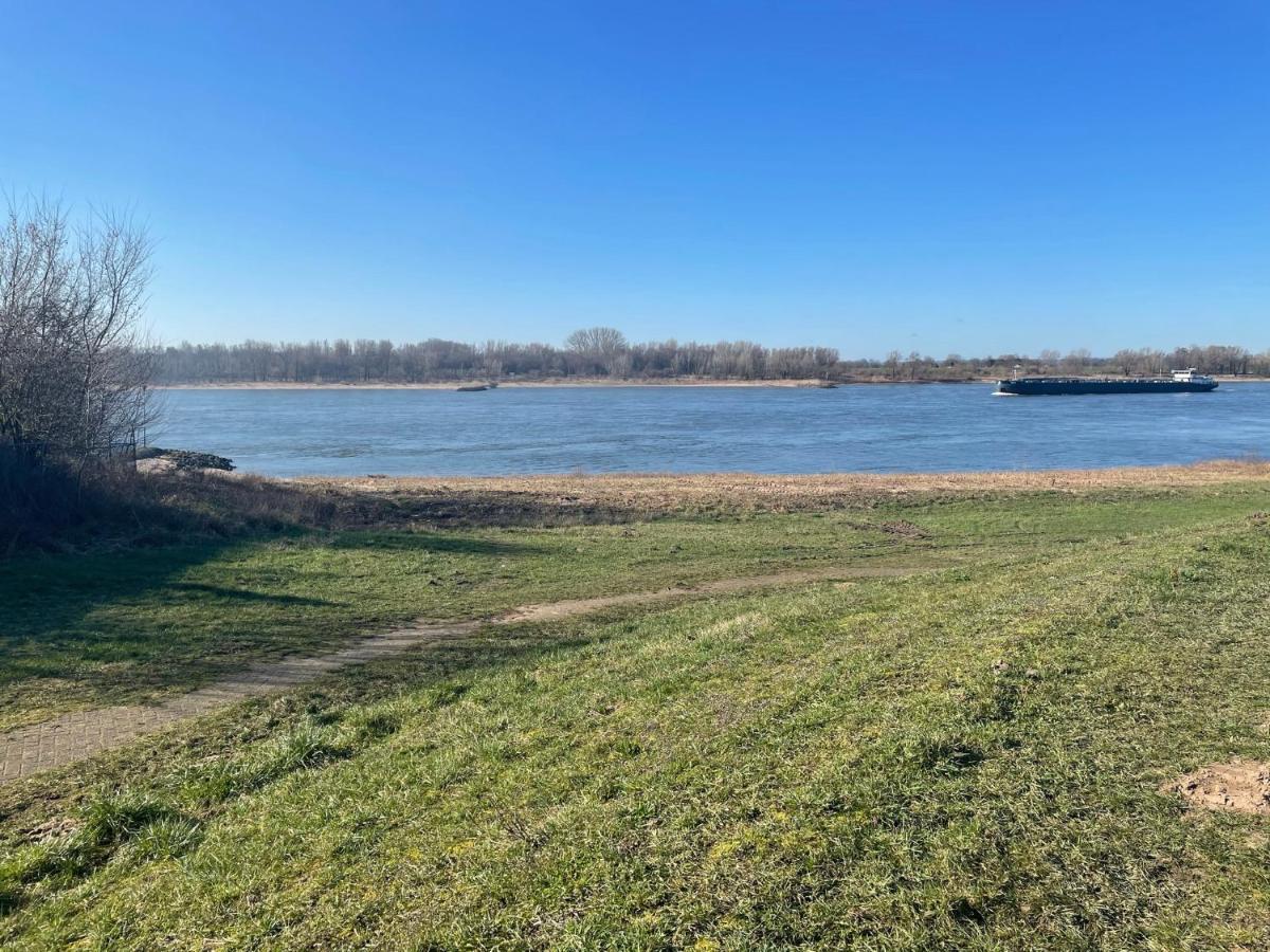 B&B Pompgebouw Aan De Rijn Tolkamer Esterno foto